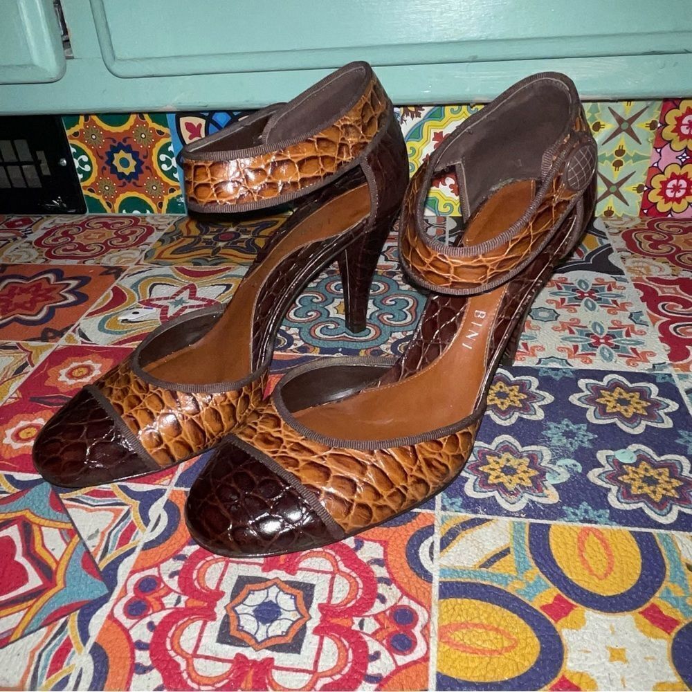 GIANI BINI leather simulated crocodile shoes with button fastener